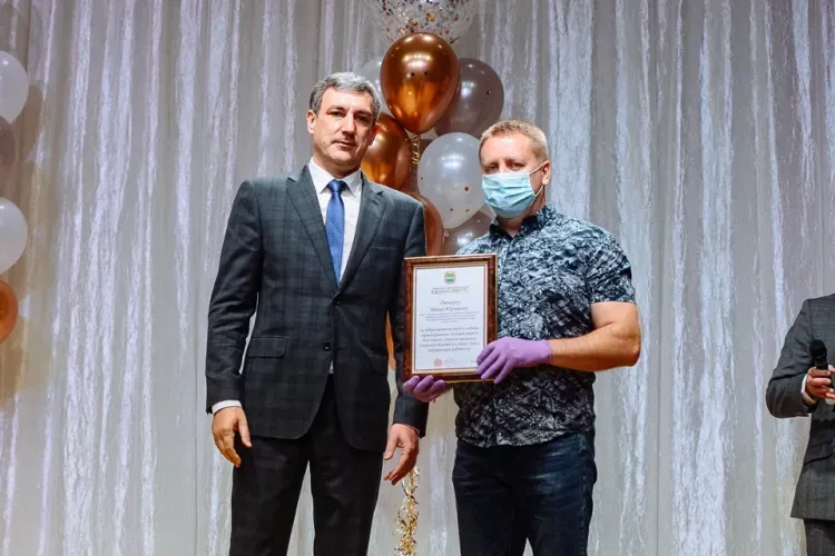 Медиков с профессиональным праздником поздравили первые лица области