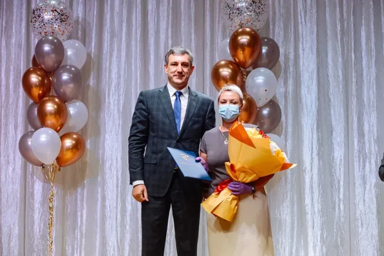 Медиков с профессиональным праздником поздравили первые лица области