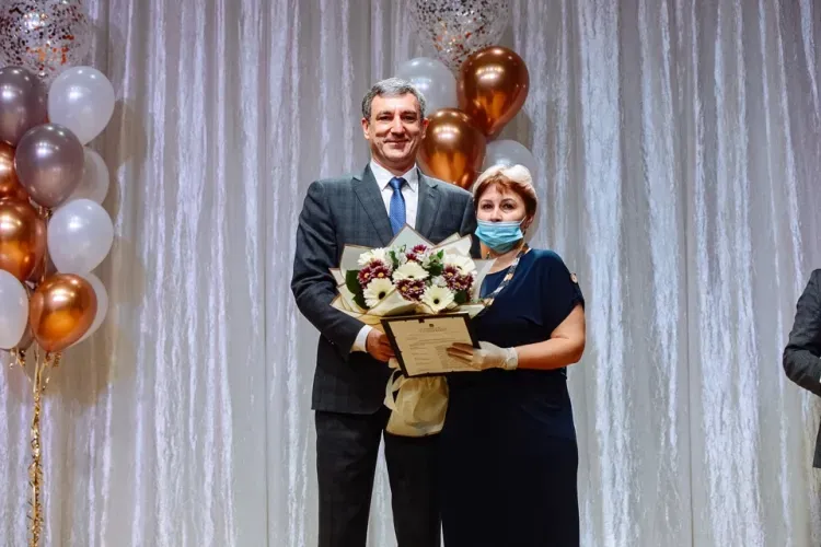 Медиков с профессиональным праздником поздравили первые лица области