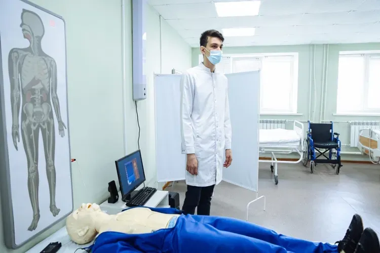 Медиков с профессиональным праздником поздравили первые лица области