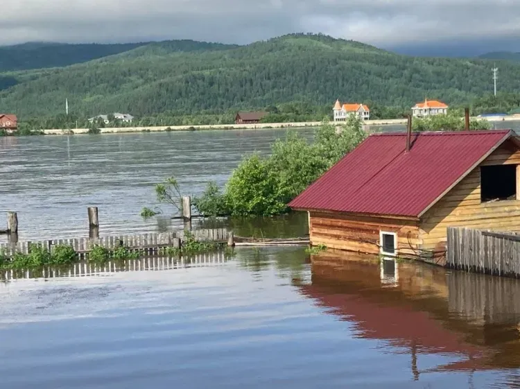 На севере Приамурья девять населенных пунктов отрезаны водой от дорог