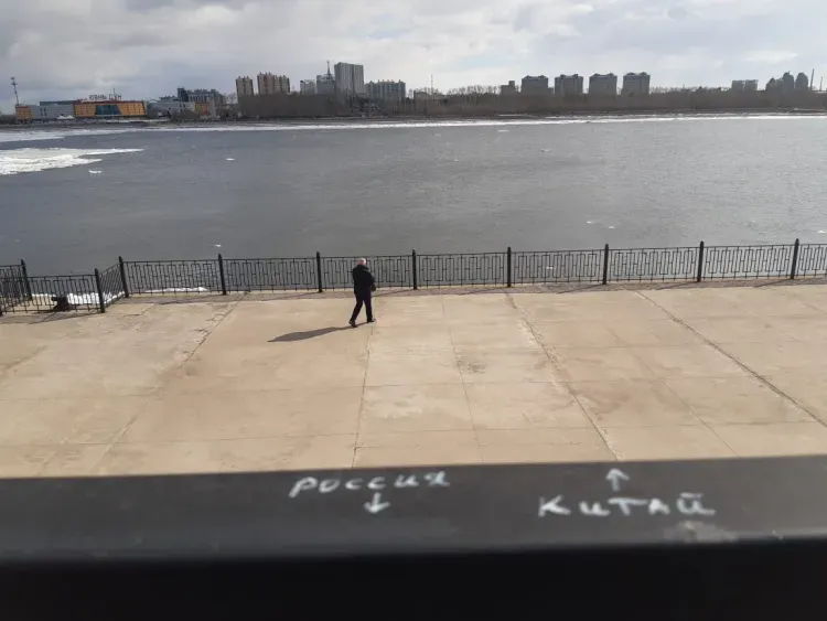 Грузовые перевозки из Китая в Приамурье приостановили из-за повышения воды в Амуре