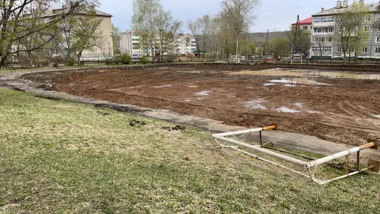 Стадион при школе поселка Прогресс после масштабного ремонта откроется к осени