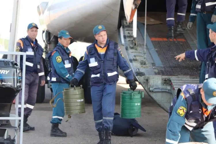 Спасатели из Сибири и Хабаровска прибыли в Амурскую область на помощь жителям