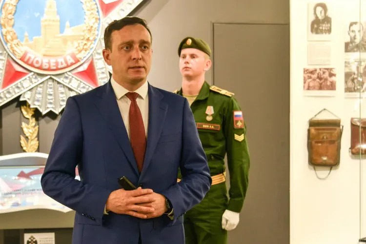 Василий Орлов стал участником церемонии передачи капсулы с землей с мест боев