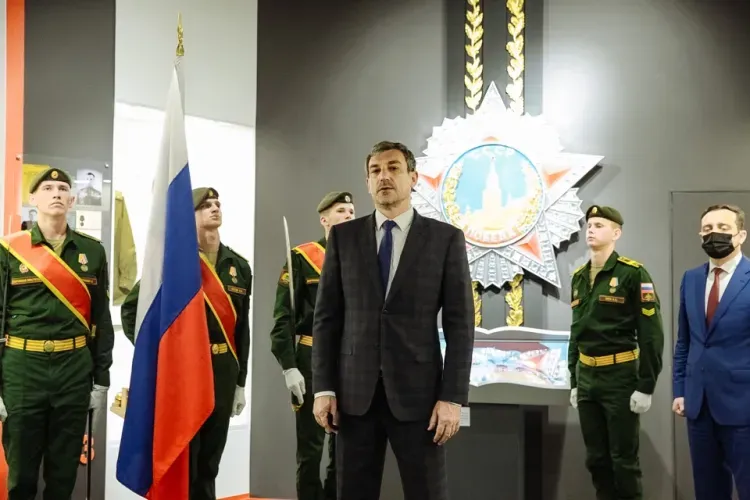 Василий Орлов стал участником церемонии передачи капсулы с землей с мест боев