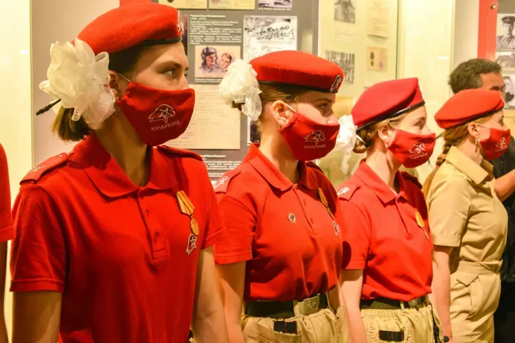 Василий Орлов стал участником церемонии передачи капсулы с землей с мест боев