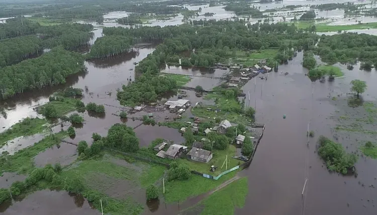Гребень паводка проходит в Магдагачинском районе, продолжается эвакуация
