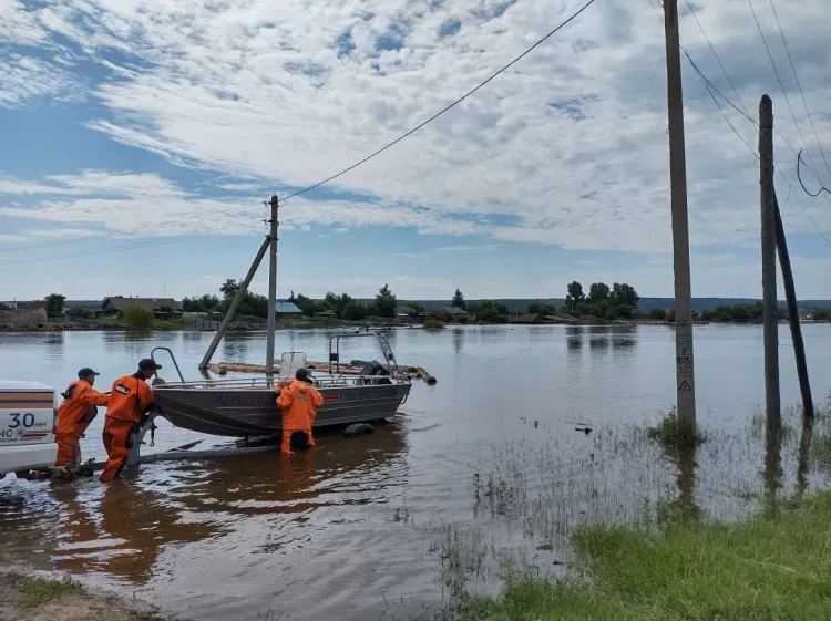 Дамбы против паводка строят в селах Благовещенского района