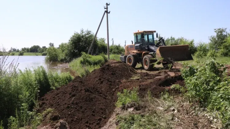 Дамбы против паводка строят в селах Благовещенского района