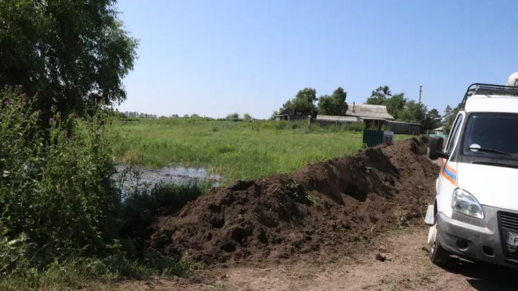 Дамбы против паводка строят в селах Благовещенского района