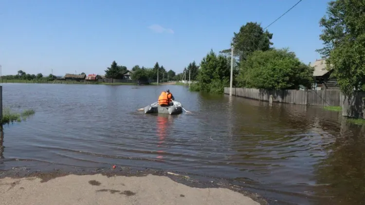 Дамбы против паводка строят в селах Благовещенского района