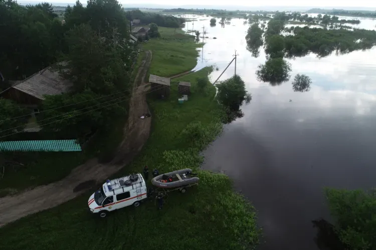 Дамбы против паводка строят в селах Благовещенского района