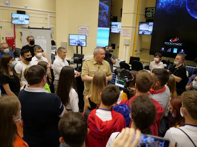 Общество "Знание" организовало лекции-экскурсии для участников проектов "Большая перемена" и "Твой ход"