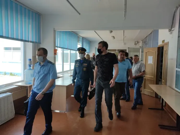 Василий Орлов проверил возведение дамб в Благовещенске и условия ПВР в Чигирях