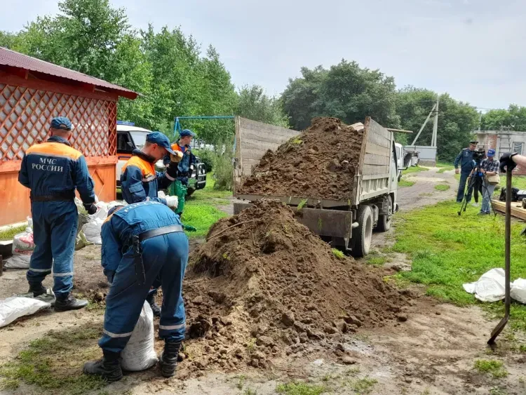 Село Владимировка готовится к приходу большой воды