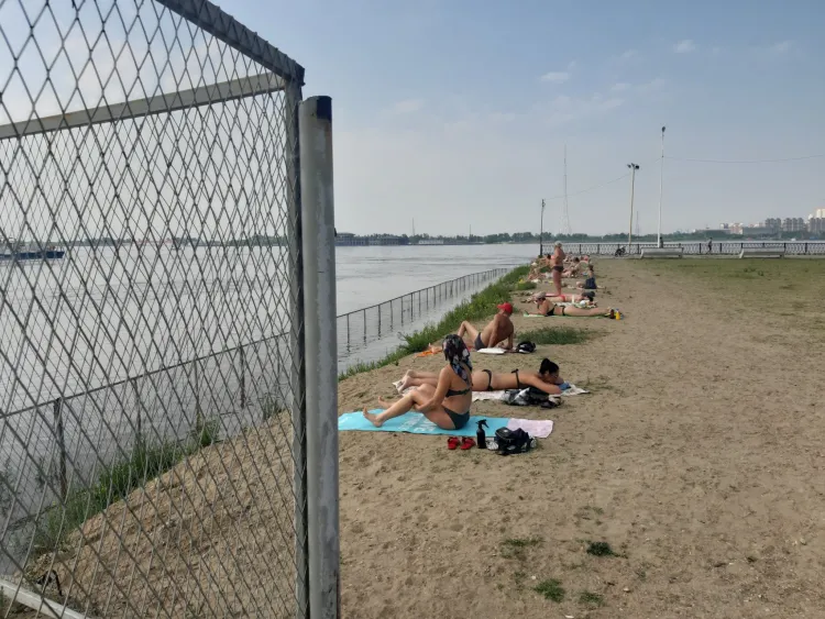 Река Зея прорвалась во дворы жителей Владимировки