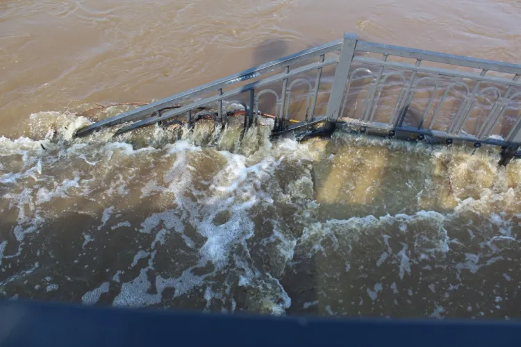 Река Зея прорвалась во дворы жителей Владимировки