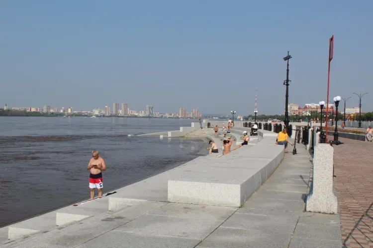 Река Зея прорвалась во дворы жителей Владимировки