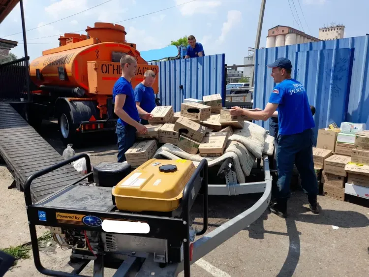 Продукты и медикаменты отвезли на теплоходе жителям села Сергеевка