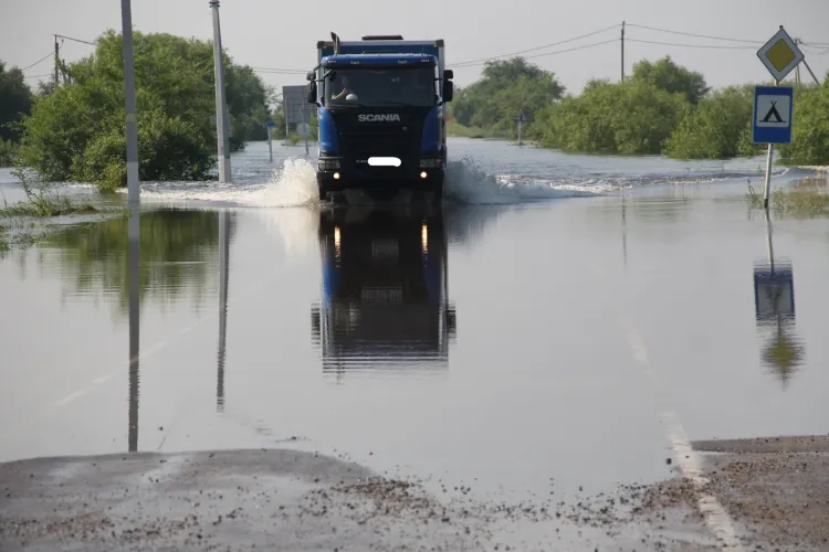 Река Амур в Благовещенске поднимается к рекорду наводнения 1984 года