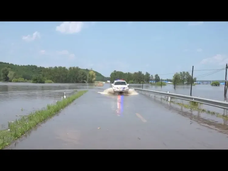 В Хэйхэ затопило место строительства канатной дороги через Амур