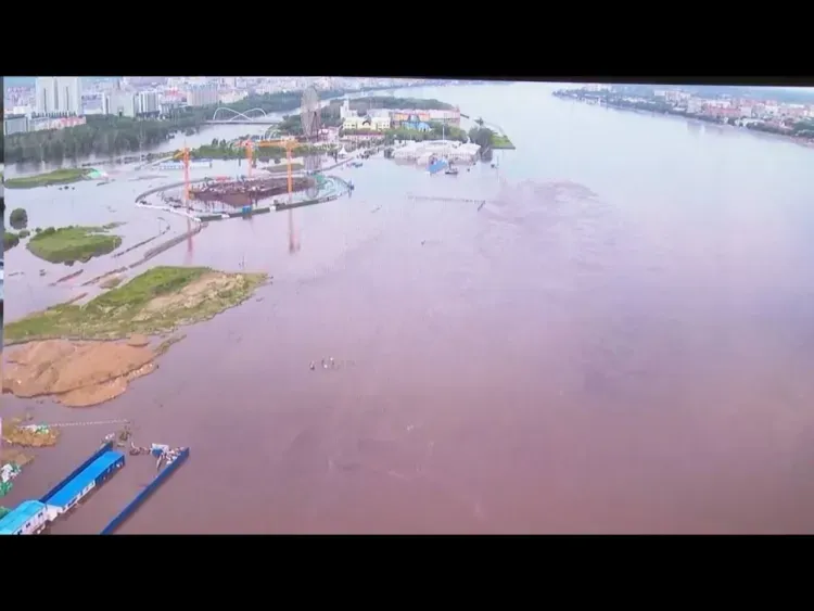 В Хэйхэ затопило место строительства канатной дороги через Амур