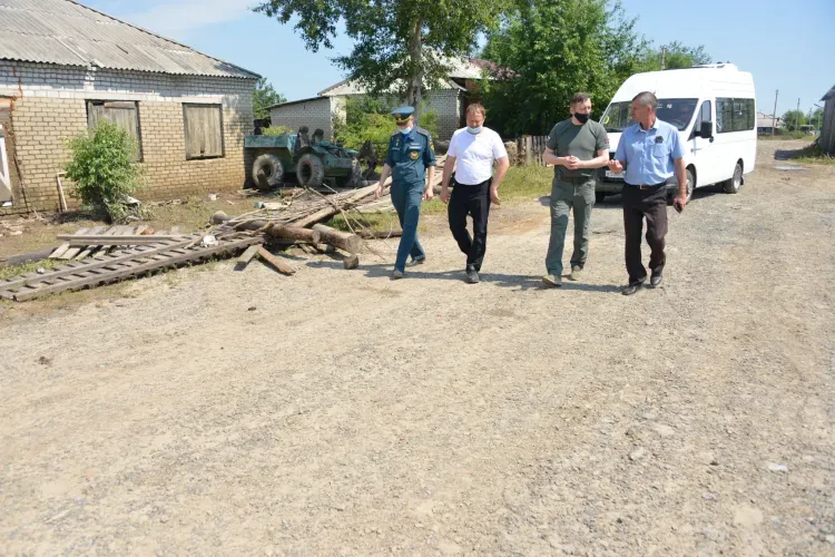 В пострадавшем от паводка селе Черняево готовят к сушке дома