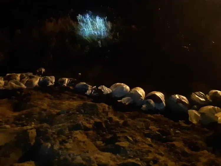 Спасатели ночью укрепляли дамбу в Михайловском районе, оказавшуюся под угрозой прорыва