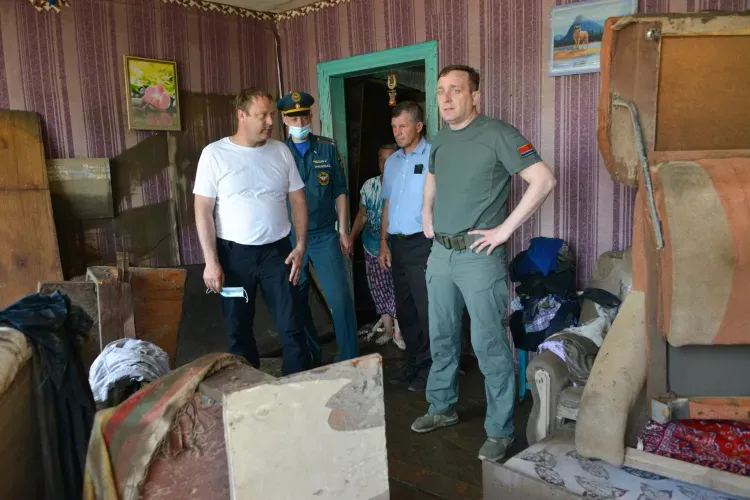 В пострадавшем от паводка селе Черняево готовят к сушке дома