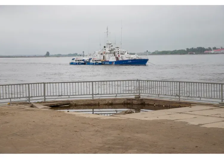 На набережной Благовещенска из-за наводнения пострадали два участка