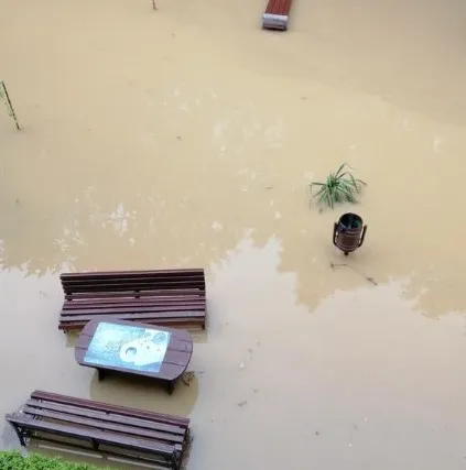 В Сочи фиксируется критический уровень воды, жителей призвали готовиться к эвакуации