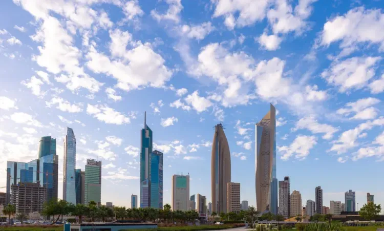 В Кувейте температура воздуха достигла 70 градусов жары