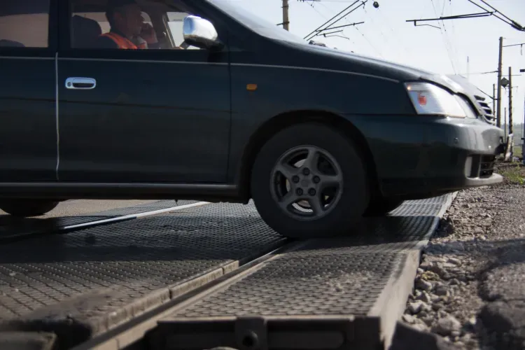 В первом полугодии 2021 года водители в 2 раза чаще нарушали ПДД на переездах ЗабЖД