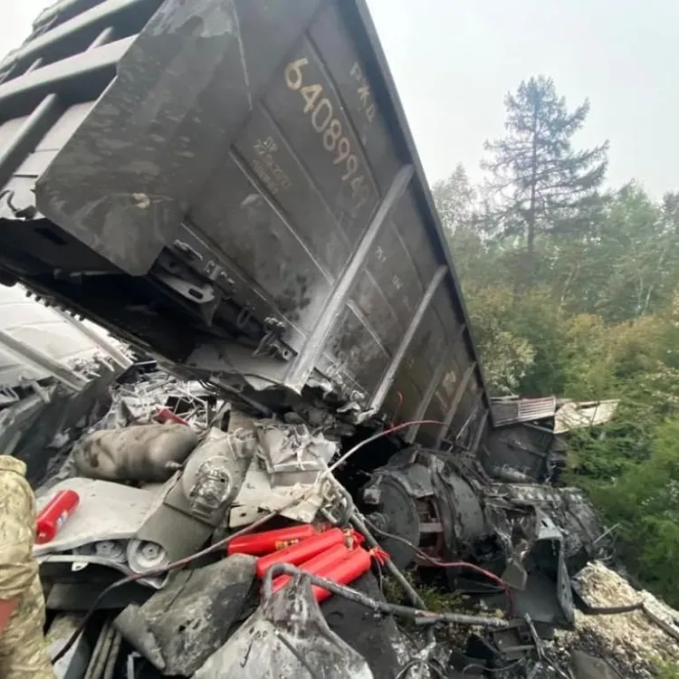 Судьба двух человек на месте столкновения поездов в Зейском районе остается неизвестной