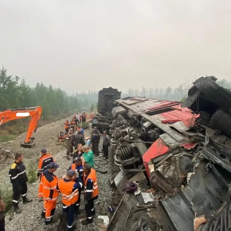 Судьба двух человек на месте столкновения поездов в Зейском районе остается неизвестной
