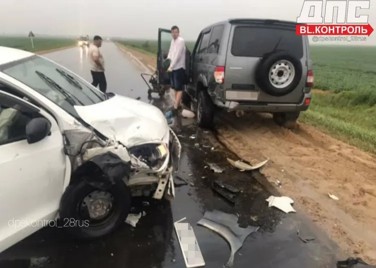 Автомобиль на трассе Тамбовского района попал в ДТП, чтобы не сбить дорожников