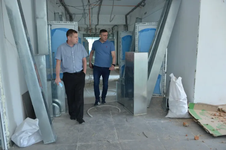 Капитальный ремонт детской поликлиники продолжается в Зее