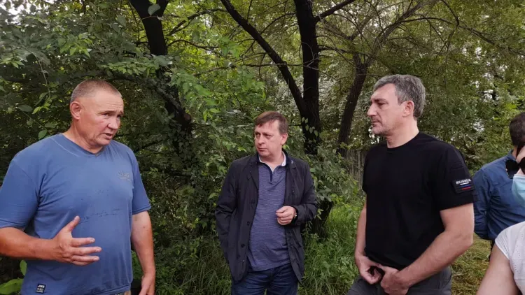 Глава Росводресурсов побывал на строительстве дамбы во Владимировке