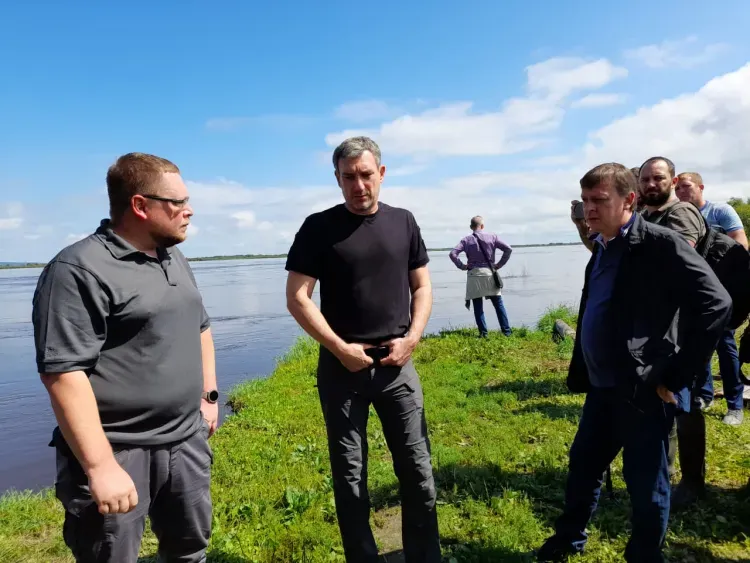 Глава Росводресурсов побывал на строительстве дамбы во Владимировке