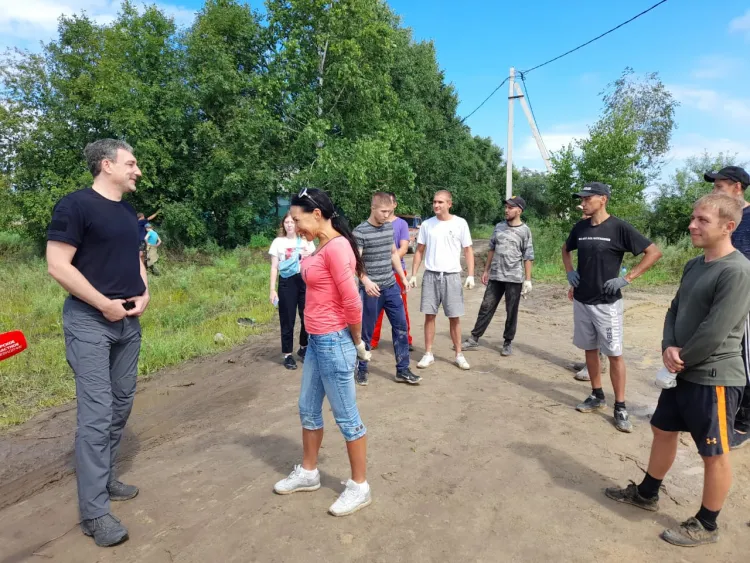 Глава Росводресурсов побывал на строительстве дамбы во Владимировке