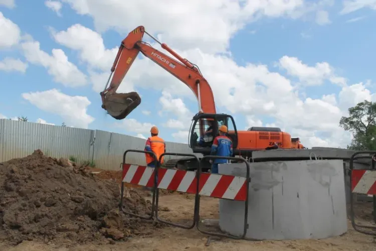 Коммуникации для физкультурно-оздоровительного комплекса на берегу Зеи проводят в Благовещенске 