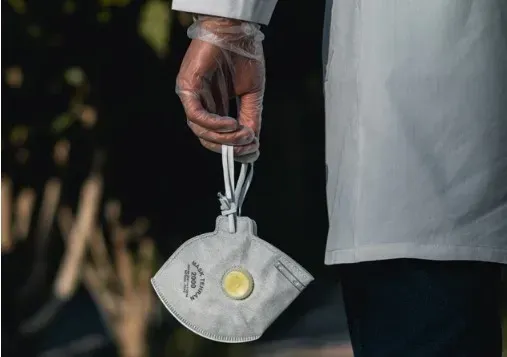 О снижении числа заболевших коронавирусом в России заявил главврач больницы в Коммунарке