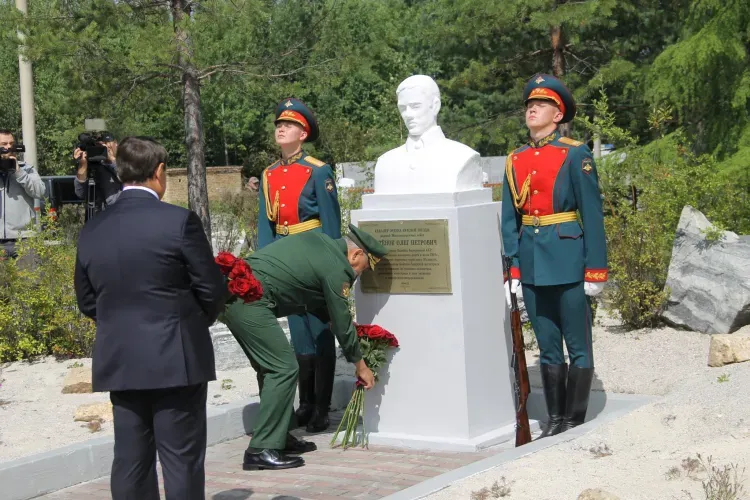 Сергей Шойгу открыл в Амурской области стройку второй ветки БАМа . Фоторепортаж