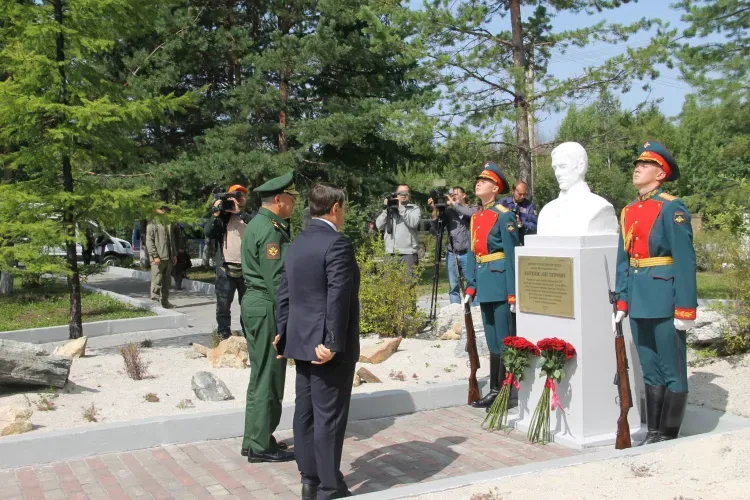 Сергей Шойгу открыл в Амурской области стройку второй ветки БАМа . Фоторепортаж