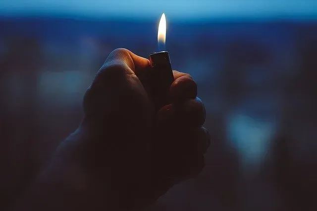 Амурчанин пытался сжечь заживо своего деда за отказ дать деньги