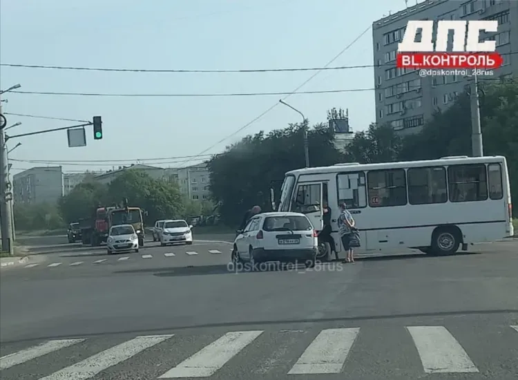 Пассажирский автобус загорелся в Благовещенске