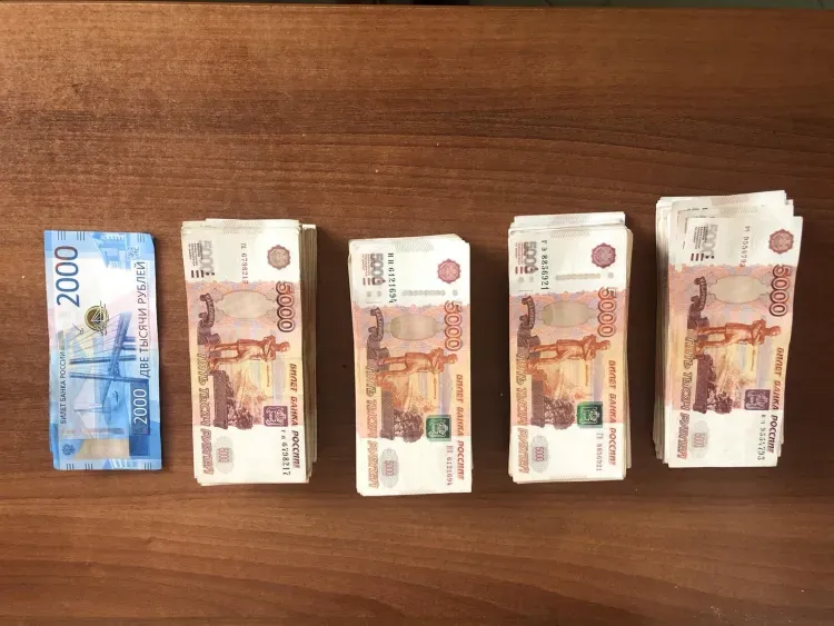 Контрабандист пытался незаконно вывезти в Китай 2,5 миллиона рублей