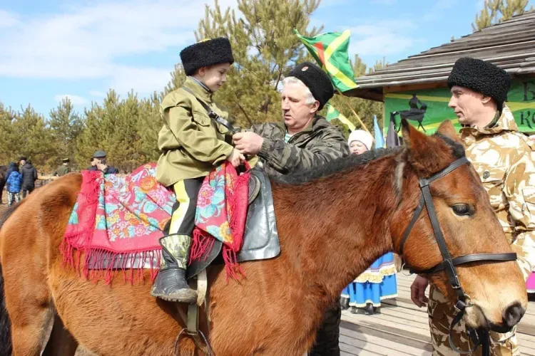 Казаки знакомят дальневосточников со своей культурой