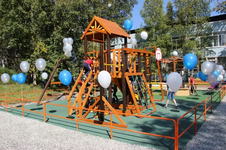 Видеокамеры будут следить за новой детской площадкой в Тынде